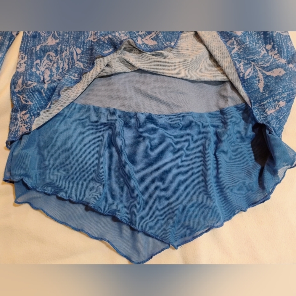 Blue Floral V-Neck Layered Hem Blouse with Ruffle Cuffs - Picture 2 of 8